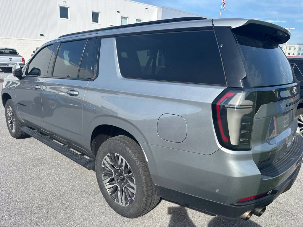 Used 2025 Chevrolet Suburban Z71 w/ Comfort Package AWD/4WD image 5