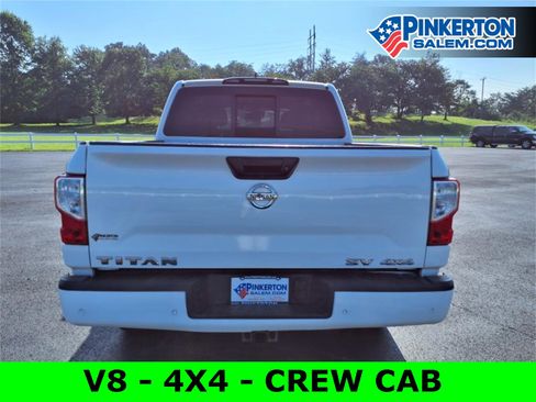 Used 2022 Nissan Titan SV w/ SV Convenience Package image 5