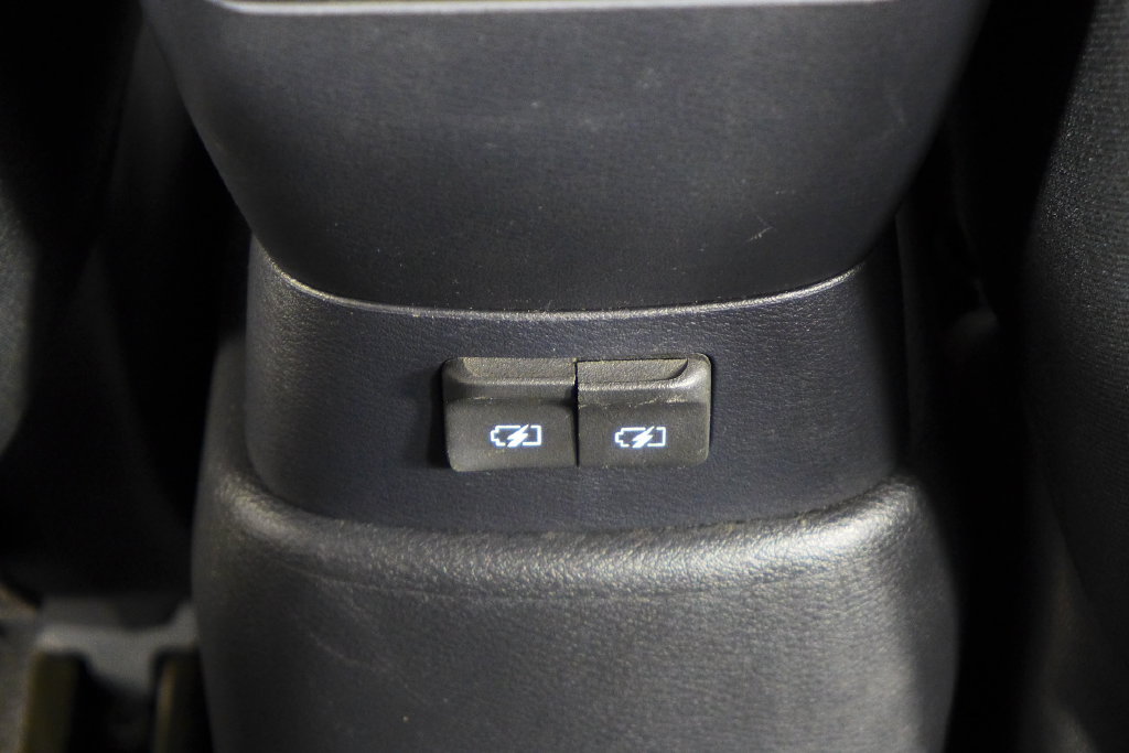 Used 2020 Nissan Versa S FWD image 23