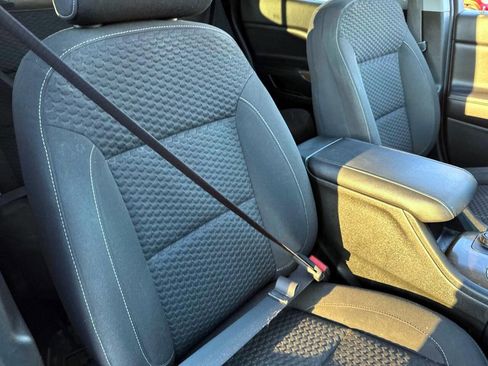 Used 2017 GMC Acadia SLE image 9