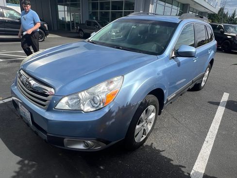 Used 2010 Subaru Outback 2.5i Premium AWD/4WD image 1