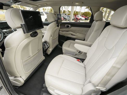 Used 2023 Kia Sorento SX Prestige image 34