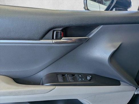Used 2021 Toyota Camry LE FWD image 6