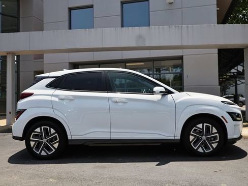 Used 2023 Hyundai Kona SE FWD image 4