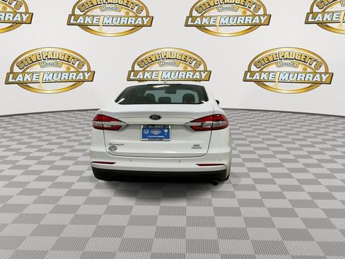 Used 2020 Ford Fusion SE FWD image 2