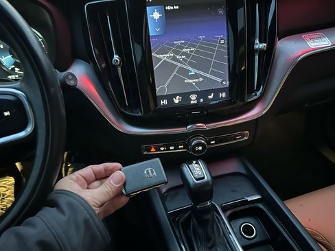 Used 2019 Volvo XC60 T5 Momentum w/ Multimedia Package image 29