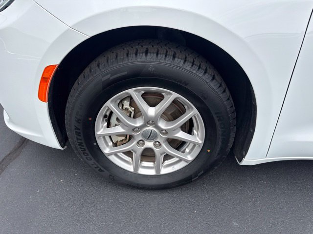 Used 2025 Chrysler Pacifica Select FWD image 27