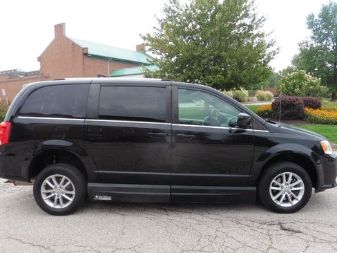 Used 2019 Dodge Grand Caravan SXT FWD image 19