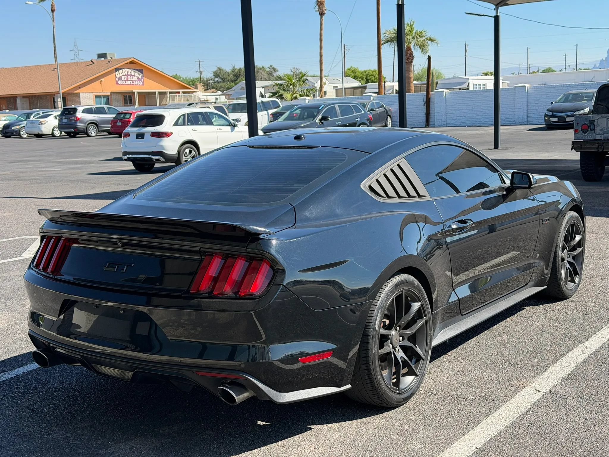 Used 2017 Ford Mustang GT Premium w/ Black Accent Package RWD image 10