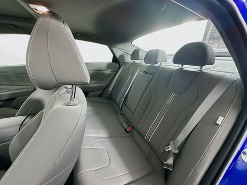 Used 2025 Hyundai Elantra SEL image 27