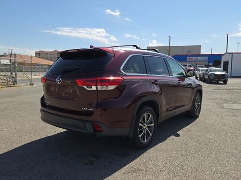 Used 2019 Toyota Highlander XLE AWD/4WD image 5