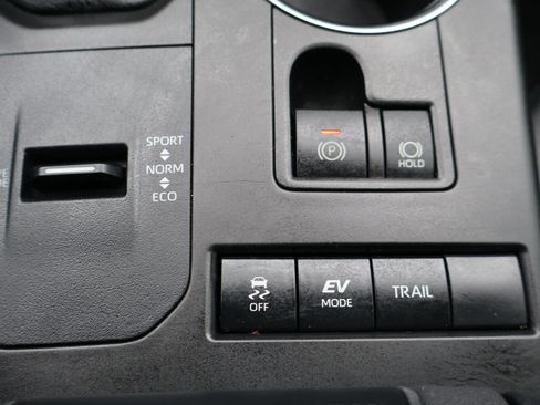 Used 2021 Toyota Highlander XLE AWD/4WD image 60
