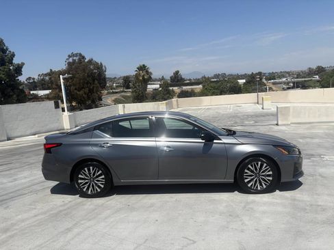 Used 2025 Nissan Altima 2.5 SV FWD image 62