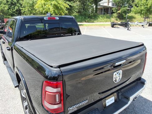 Used 2019 RAM 1500 Laramie RWD image 18
