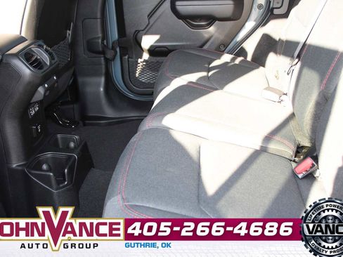Used 2025 Jeep Wrangler Unlimited Rubicon AWD/4WD image 23