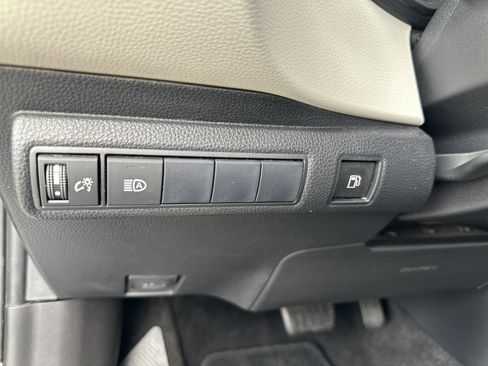 Used 2021 Toyota Corolla LE w/ Carpet Mat Package (TMS) image 22