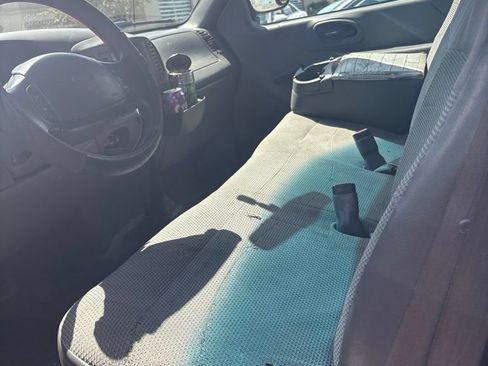 Used 2000 Ford F150 XLT RWD image 2