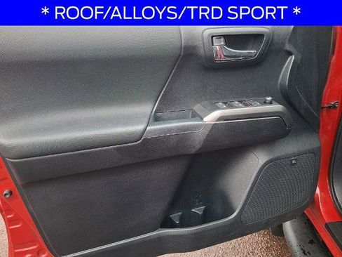 Used 2017 Toyota Tacoma TRD Sport AWD/4WD image 12