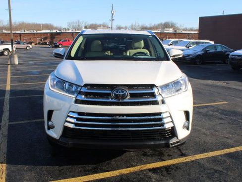 Used 2018 Toyota Highlander Limited image 3
