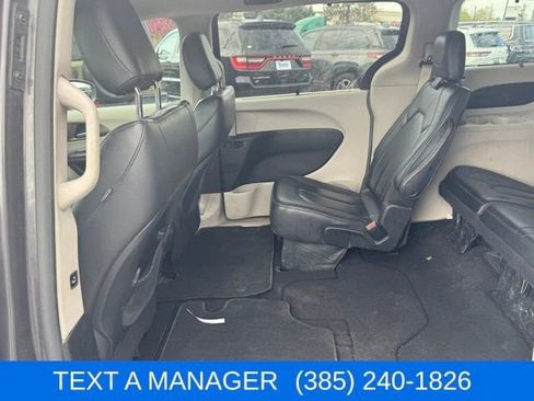 Used 2017 Chrysler Pacifica Touring-L image 20