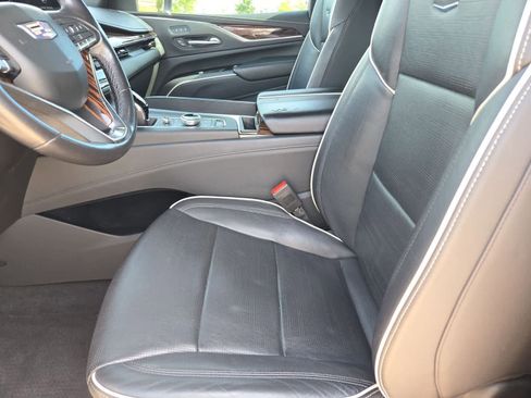 Used 2021 Cadillac Escalade Premium Luxury AWD/4WD image 14
