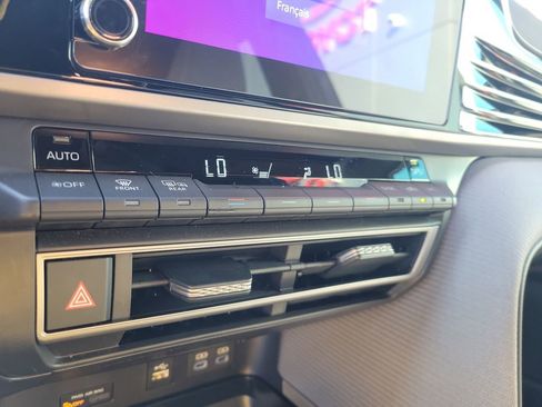 Used 2025 Toyota Camry SE image 21