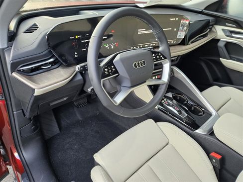 New 2025 Audi Q5 2.0T Premium Plus image 18