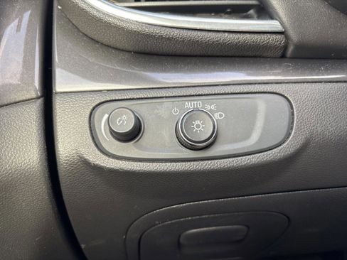 Used 2021 Buick Encore Preferred image 20