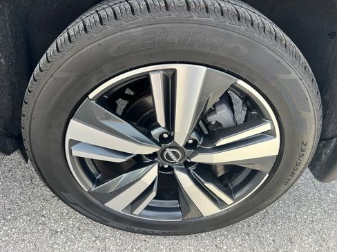 Used 2024 Nissan Rogue SL AWD/4WD image 10