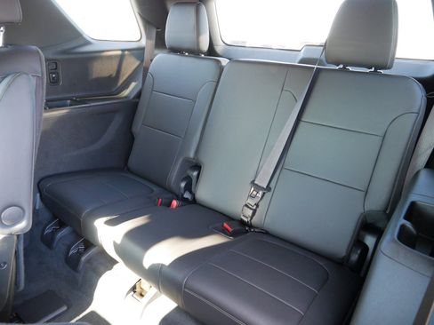 Used 2023 Chevrolet Traverse LT w/ LT Premium Package image 36