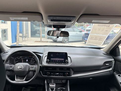 Used 2025 Nissan Rogue SV FWD image 31