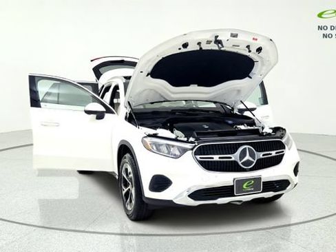 Used 2025 Mercedes-Benz GLC 350e 4MATIC image 12