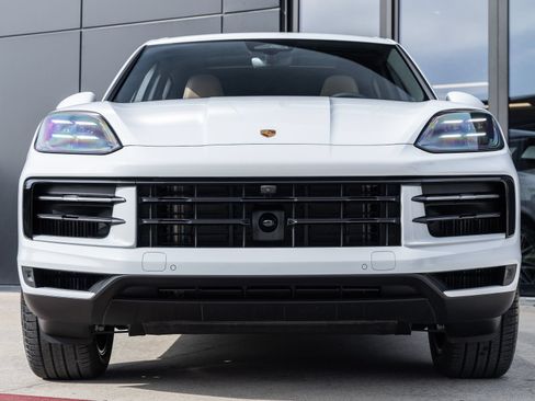 Certified 2026 Porsche Cayenne AWD/4WD image 8