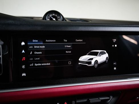 Certified 2025 Porsche Cayenne Turbo AWD/4WD image 18