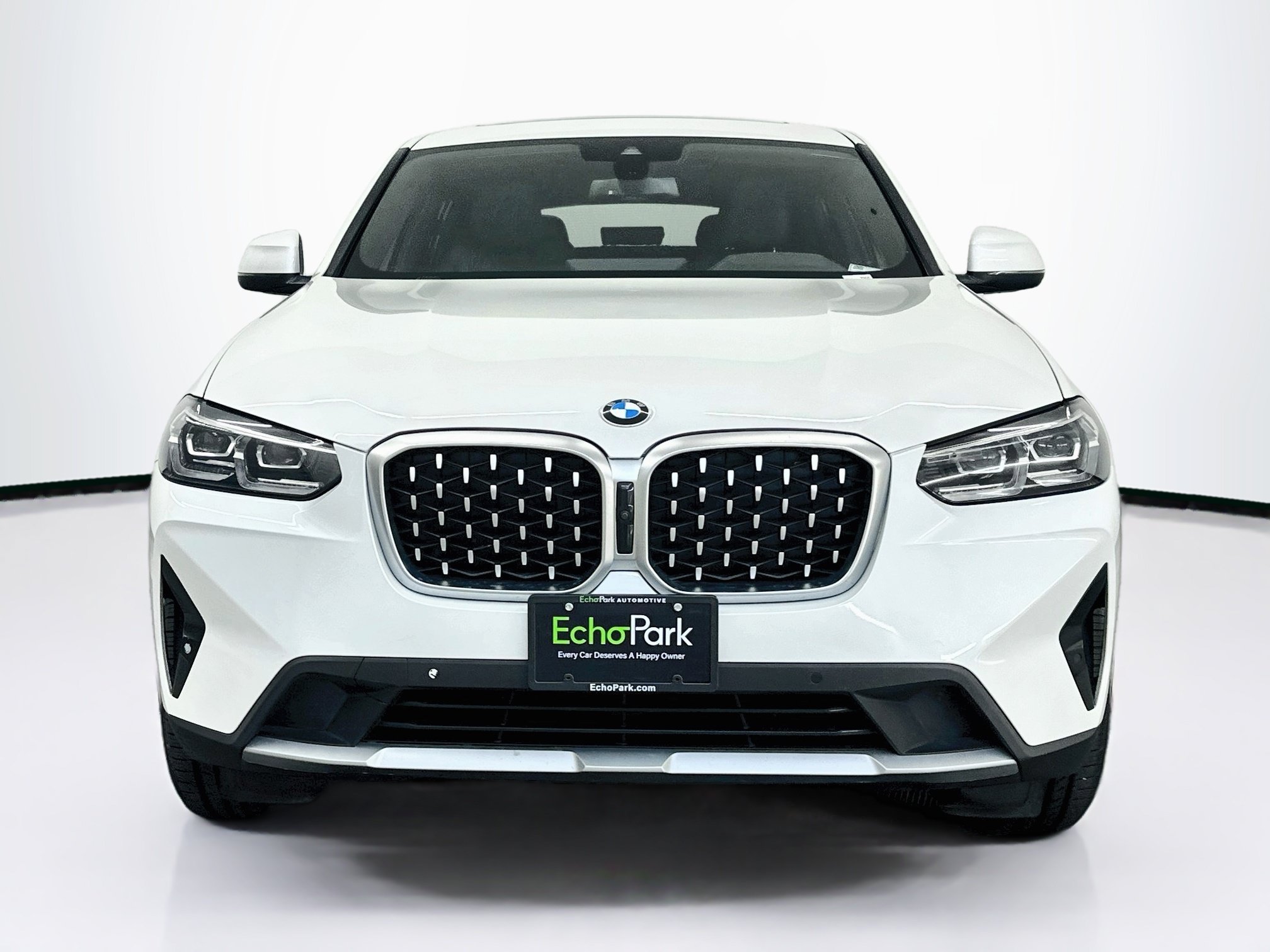 Used 2024 BMW X4 xDrive30i AWD/4WD image 2
