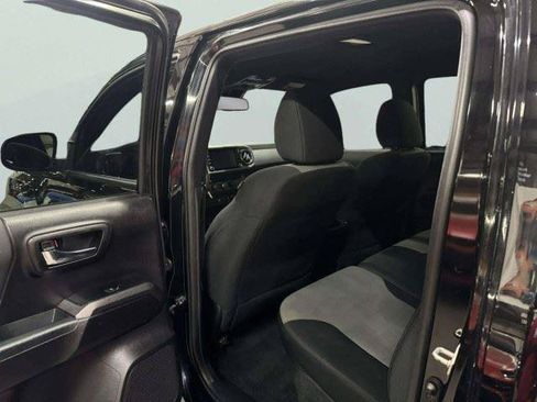 Used 2020 Toyota Tacoma TRD Off-Road w/ Technology Package AWD/4WD image 25