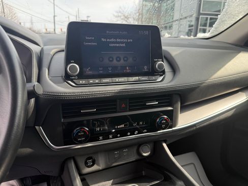 Used 2024 Nissan Rogue SV image 42