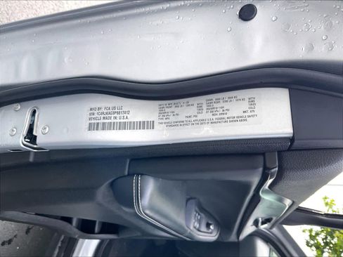 Used 2023 Jeep Grand Cherokee L Laredo image 32