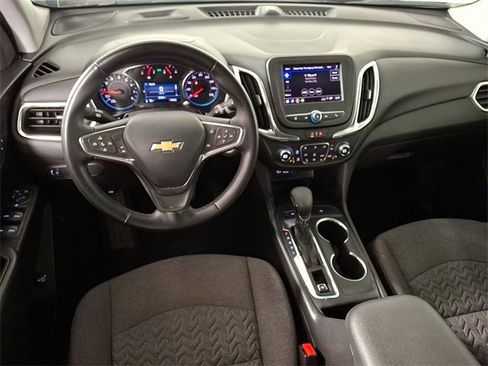 Used 2023 Chevrolet Equinox LT image 2