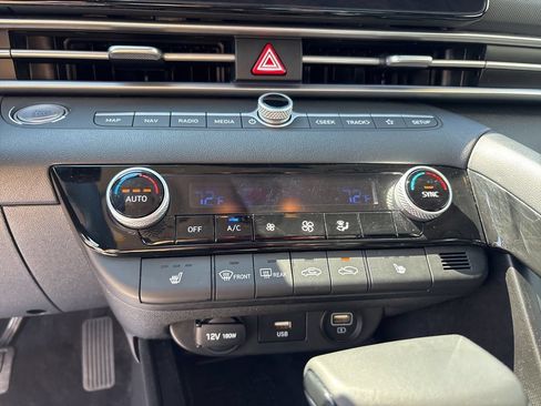 Used 2023 Hyundai Elantra Limited FWD image 23