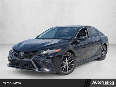 Used 2023 Toyota Camry SE FWD image 1