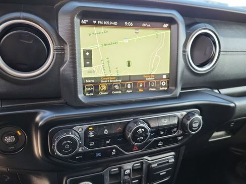 Used 2022 Jeep Wrangler Unlimited Sahara w/ Cold Weather Group AWD/4WD image 16