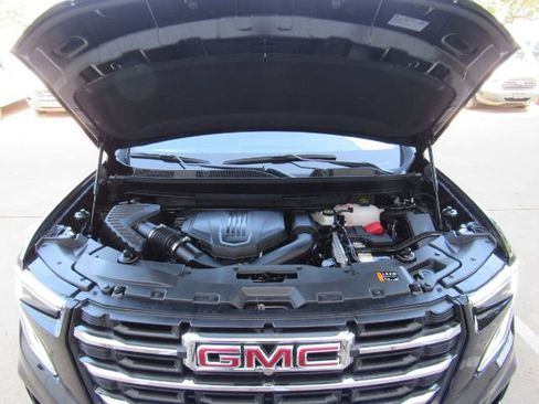Used 2025 GMC Acadia Elevation image 54