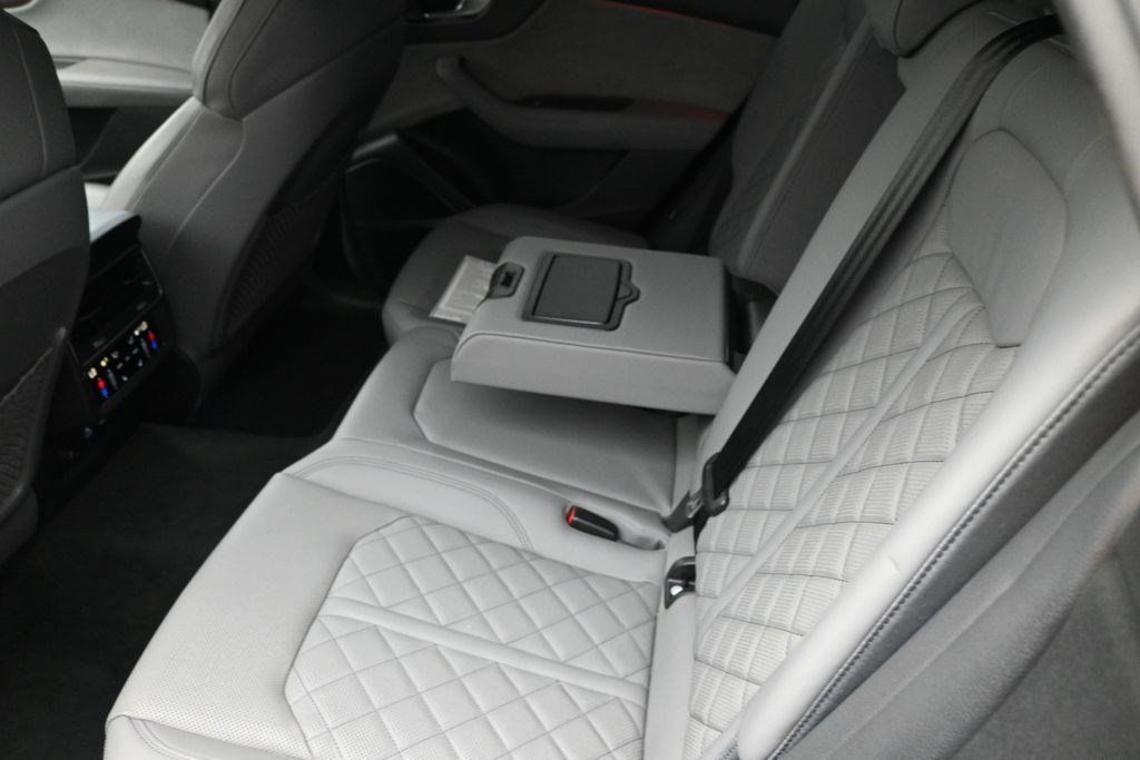 Used 2024 Audi SQ8 Prestige AWD/4WD image 18