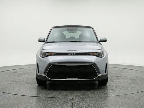 Used 2025 Kia Soul LX w/ LX Technology Package FWD image 2