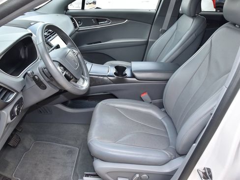 Used 2019 Lincoln Nautilus Reserve FWD image 11