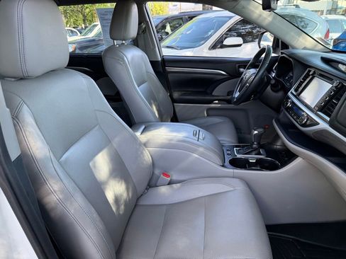 Used 2019 Toyota Highlander Limited Platinum AWD/4WD image 19