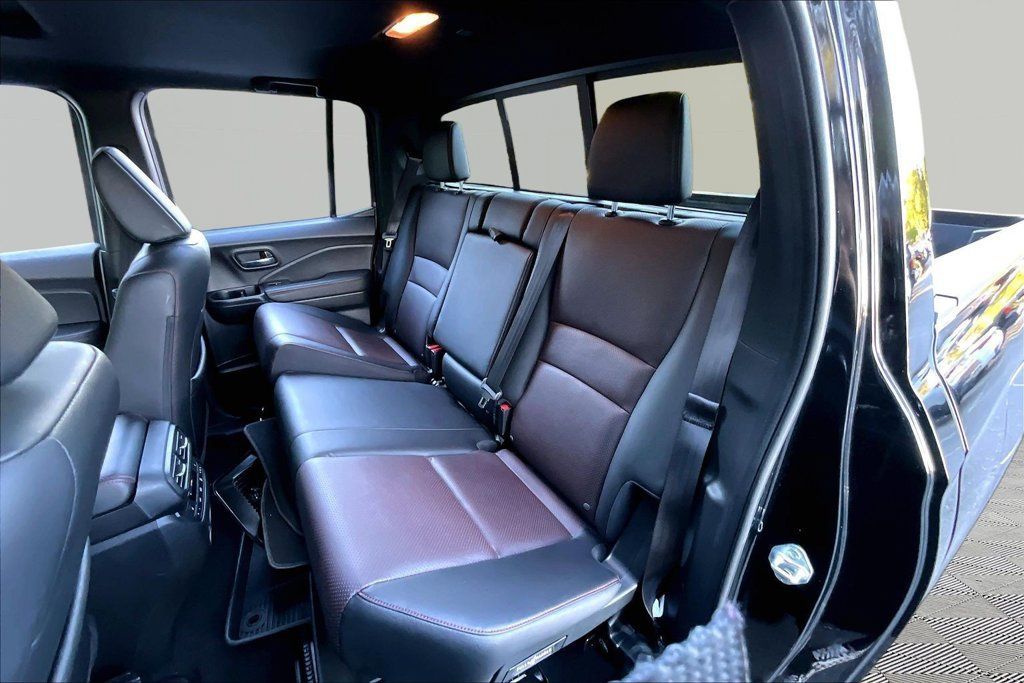Used 2025 Honda Ridgeline Black Edition image 16