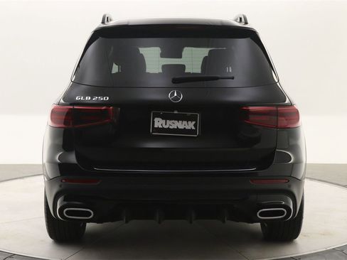 New 2025 Mercedes-Benz GLB 250 image 3
