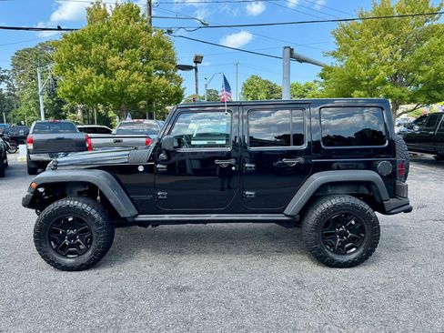 Used 2013 Jeep Wrangler Unlimited Sahara AWD/4WD image 2